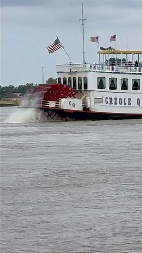 Creole Queen paddle wheel boat cruises on Mississippi River in New Orleans #neworleans #paddleboat
