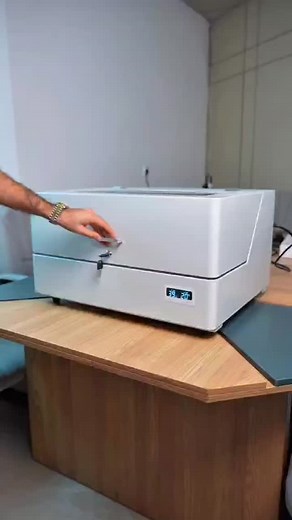 🌟 FTIR-990… دقّة تفوق التوقعات! 🌟 هل تبحث عن جهاز يجمع بين السرعة، الدقّة، وسهولة الاستخدام؟ جهاز FTIR-990 Fourier Transform Infrared Spectrometer هو الحل المثالي لتحليل المواد في المختبرات، الجامعات، والصناعات المختلفة. 🔹 نظام بصري محكم ومقاوم للرطوبة 🔹 نتائج دقيقة بفضل الكواشف والمكوّنات الأمريكية 🔹 واجهة استخدام ذكية وسهلة 🔹 مكتبة تحليل تضم أكثر من 1800 طيف جاهز ✨ FTIR-990 — التكنولوجيا التي ترفع مستوى تحليلك. للاستفسار مراسلة بريد الصفحة او عبر الواتس اب https://api.whatsapp.com/send?p