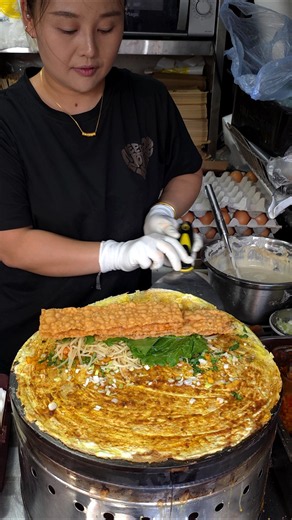 재료 폭탄?! 엄청난 크기로 말아먹는 독특한 철판 크레페!