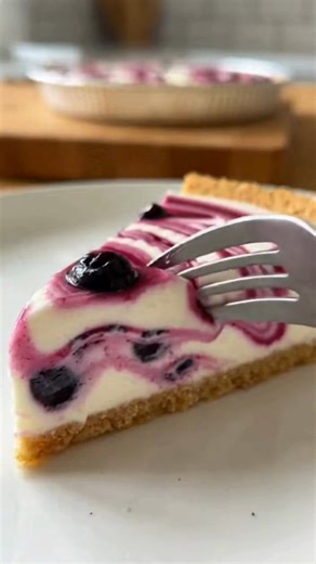 4-Ingredient Blueberry Cool Whip Swirl Cheesecake Creamy No-Bake Blueberry Swirl Cheesecake with Fluffy Cool Whip Clouds Ingredients: 1 pre-made graham cracker crust (9-inch) 8 oz cream cheese, softened | Easy Recipes