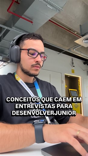Leo Crispin | Software Engineer on Instagram: "Vai fazer entrevista para Dev Júnior ou estágio? Revise esses conceitos que caem o tempo todo: 📌 Estruturas de Dados – Stack (LIFO) e Queue (FIFO) definem a ordem de entrada/saída de dados. Lista é flexível, Array tem tamanho fixo. 📌 POO – Polimorfismo permite que métodos se comportem de formas diferentes. Classe implementa lógica, Interface define contratos. 📌 API REST – Forma de criar APIs usando HTTP. Cada recurso tem um endpoint único e métod