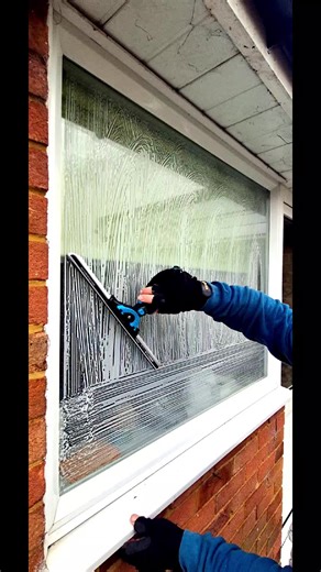 Minimum moves with the @Sörbo Products Inc. viper from @Window Cleaning Resource #fyp #viral #blowthisupforme #100k #asmr
