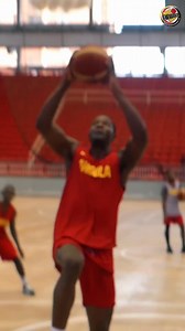 SELECÇÃO NACIONAL SÉNIOR MASCULINA 🏀🇦🇴 Falta muito pouco para Angola entrar em campo na terceira e última janela de apuramento ao AfroBasket 2025. A Selecção Nacional segue a sua preparação e, nesta recta final, cada treino é essencial para chegar na melhor forma aos desafios de Trípoli, Líbia. Angola já tem lugar garantido no AfroBasket 2025, mas cada jogo é uma oportunidade para fortalecer a equipa e mostrar a grandeza do nosso basquetebol! 💪🏿🇦🇴🏀 Força Rapazes, estamos a torcer por voc