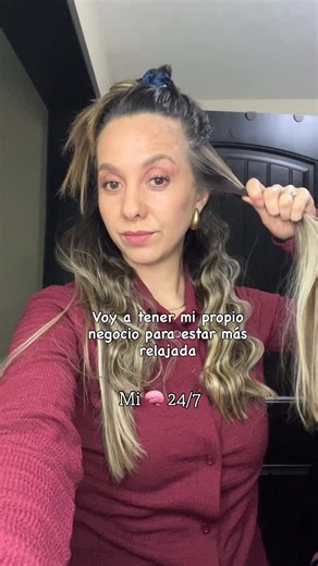 Vane Ortega | Tips de maquillaje, cuidado de la piel | A quien más le pasa??? 🫣 Así trae uno la cabeza todo día, pero tener 1,000 cosas que hacer es mi pasión 🤯 #mamaempresaria... | Instagram