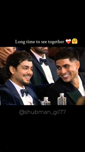Shubman Gill aur Ishan Kishan ka Emotional Reunion 🥹💙 Award Function me phir dikhi purani dosti! 🔥