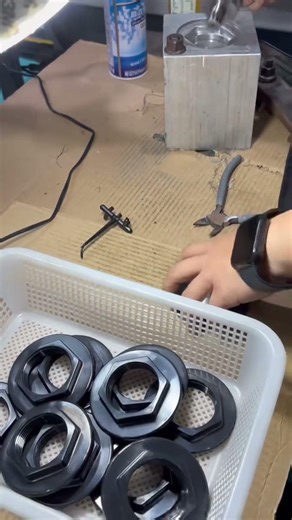 Automatic Unscrewing Technology | Optimizing Mold Structure & Reducing Costs