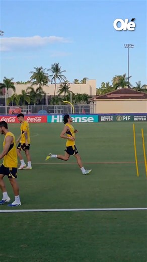 Diario Olé on Instagram: "🔵🟡 ATENTO BOCA: Edinson Cavani se sumó a los entrenamientos por primera vez a las órdenes de Russo y apunta a estar ante Auckland City"