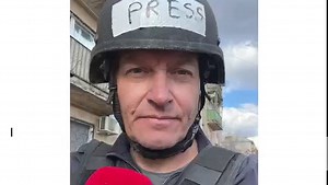 “Der er sjovt nok ikke så mange, der taler om de ukrainske krigsforbrydelser” På Den Uafhængige fortsætter vi vores dækning af ukraines krigsforbrydelser. Rasmus Tantholdt er netop hjemvendt efter 40 dage i Ukraine. Som en af de eneste journalister beretter han om ukrainske troppers grusomheder. Er dækningen af krigen for ensporet? | En Uafhængig Morgen