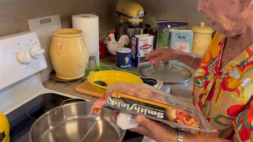 🥓🥬🍅BLT Salad… the texture, taste and beautiful presentation makes this salad perfect for your next gathering. You will want to give this one a try! #memesrecipessc #ShineForJesus #BLTSeason #ranchdressing #summersalads #pastasaladrecipe #cookbook #mondayswithmeme | MeMe’s Recipes