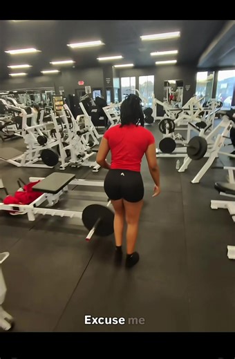 I saw Diamond getting ready to do Hip Thrust so I had to show her how to Kill her Glutes!! 🔥🍑🔥. Let’s GET AFTER IT!! Check out the links in my bio where you can send me an email to learn more about how to transform your Mind, Body and Soul. #bodybuilding #hamstringcurls #legday #hypertrophy #burninglegs