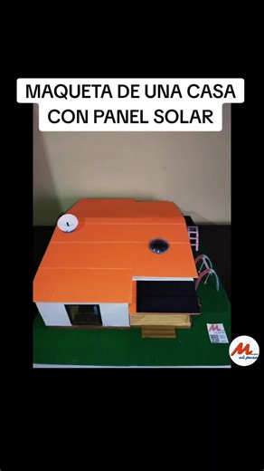 Maqueta de una Casa con Panel Solar
