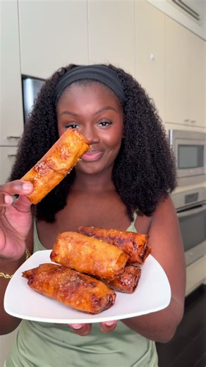 Delicious Filipino Turon: A Fried Banana Dessert