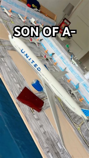 Guys do not buy this model I’m warning you #aviation #modelplanes #modelairport #comedy