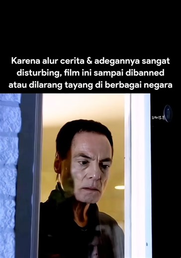 KERONI ID on Instagram: "🎬 Film: The Human Centipede (First Sequence) (2009) 🎭 Genre: Extreme Horror, Body Horror, Psychological Thriller 🎬 Sutradara: Tom Six ✍️ Penulis: Tom Six 🏛️ Produksi: Six Entertainment 📺 Platform: Tersedia di beberapa platform VOD (terbatas karena rating ekstrem) 👥 Pemeran Utama: Dieter Laser → Dr. Josef Heiter (ahli bedah gila yang obsesif) Ashley C. Williams → Lindsay Ashlynn Yennie → Jenny Akihiro Kitamura → Katsuro ✒️ Sinopsis Dua turis Amerika, Lindsay dan Jen