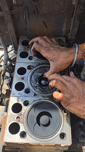 engine piston are rotating all and how?