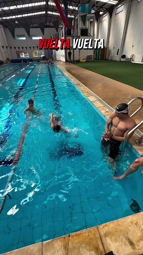 Cómo hacer la vuelta olímpica en natación (vuelta de campana y dorso)