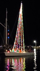 West End Boat Parade 2025 in Nola. Lights on the Lake is back in New Orleans! This is definitely another one our favorite things to do in Nola during the Holidays! Lake Pontchartrain is lit up for the holiday season with this one of a kind boat parade like no other. Lights on the Lake was held tonight Saturday, December 13th, 2025 at the New Canal Lighthouse. So many festive lights, awesome live entertainment, holiday cocktails, and the best view of the West End Boat Parade! All ticket proceeds 