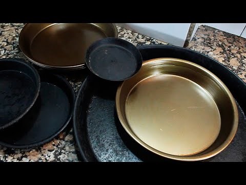 How to easily season sheet metal molds or pizza pans