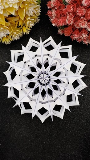 White Color Paper Snowflakes Craft #diy #paperart #crafts #craftyhome #snowflake #complexorigami