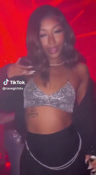 Rave Girls: Embrace the Festival Spirit