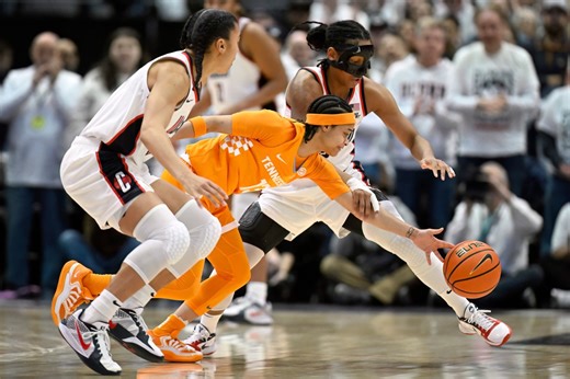 Lady Vols comeback vs. No. 1 UConn falls short