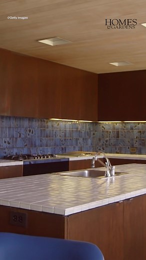 Should kitchen cabinets be lighter or darker than walls? These are the key points to consider when choosing kitchen color combinations. #homesandgardensofficial #interiordesign #kitchendesign #kitchencabinets #kitchencabinetry | Homes & Gardens Magazine