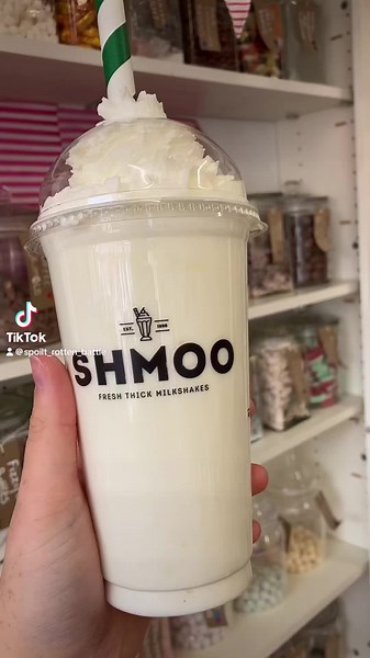 😳 #shmoo #milkshake #shopsmall