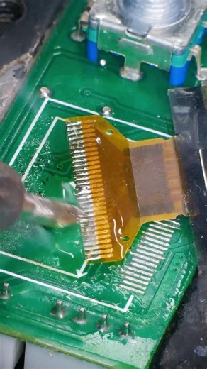 OLED Screen Replacement & Resoldering #solderbot #trendingpost #electronicvideos #repairvideos
