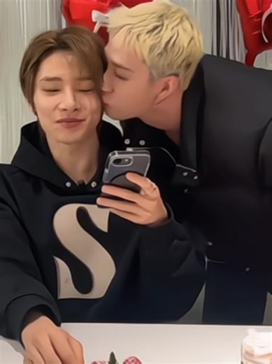 Creo que tod@s nos habíamos dado cuenta que Chan tenía planeado hacer algo JAJAJJA #straykids #happybirthday #STAY #jeongin @Stray Kids