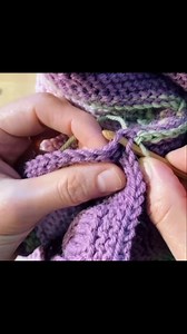 Happy #grannysquareday ❤️ This is how I prefer to join granny squares and knitted squares: Crochet through the outer legs of the chains. #crochet #knitting | Annaplexis | Facebook