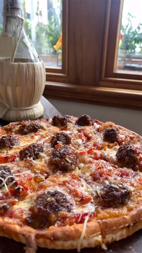 Come and enjoy yourself at our Salisbury street pizzeria. Serving pizzas, and drinks, since 1978. | Spagalimis Pizzeria