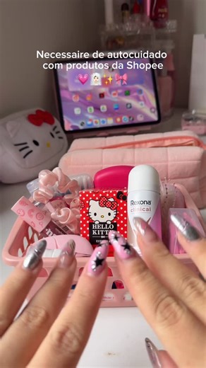 Caroline Ferreira on Instagram: "Toda mulher necessita de uma Necessaire assim!!!🥹💗 O melhor é que encontrei tudo na @shopee_br e vou deixar o ID de todos os produtos aqui abaixo 👇🏻 #publi Necessaire - AVS-ZWE-XYG Kit curaprox - AKX-AFS-MGY Fio dental - CDP-DDF-FCK Spray bucal - BAK-AJW-HVV Mini álcool em gel - AYN-LAJ-MLA Mini escova - BRJ-ZBF-VLU Mini Rexona - ATJ-VJT-ZAW Mini sabonete - AFE-GWN-AWF Lenços ricca - CMM-VNS-URT Perfume hello kitty - BBH-WEN-AWF Cotonetes ricca - CLP-SPQ-CQG 