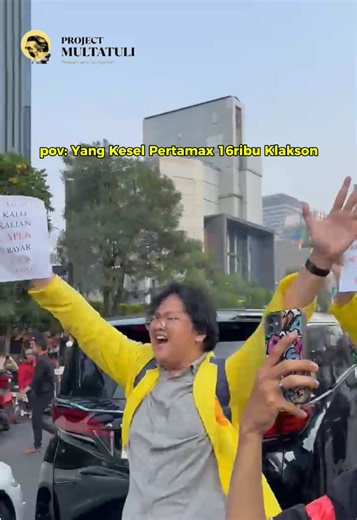 pov: Yang Kesel Pertamax Naik Klakson! Massa demonstrasi UI mengajak pengguna jalan untuk menunjukkan solidaritas dan rasa kesal dengan membunyikan klakson kendaraan. Bang telolet bang, demo ver. #pertamax #indonesia #demo #indonesiabangkrut #demo