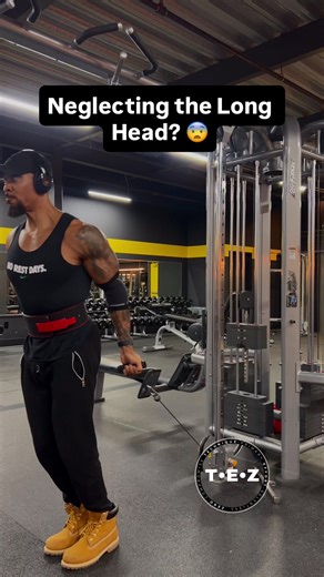 You’re probably only doing curls that bias the short head! Focus on full stretch peak contraction with Bayesian curls to build arms that look bigger from every angle. 📌save this for your next arm day 💪🏽 #health #fitness #mensphysique #bodybuilding #biceps
