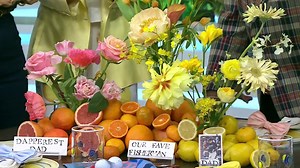 How to Use Colorful Summer Flowers to Decorate Your Table