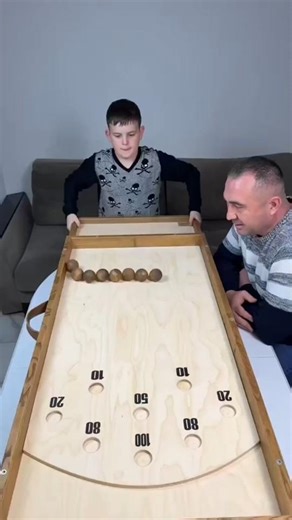 Ese chico, después de ganar el juego, se convirtió en el monitor número uno de la clase.#shorts