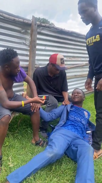 Dekay with Free Wifi😂 W/@Dekay4you @ivan_kadot @Majoka..🇰🇪 @manuu #4youcomics