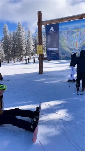 Knee support for every generation of skier! These knee compression base layers are made by skiers, for skiers. Get yours now at bracelayer.com! | Bracelayer