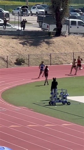Speed Vault Athletics - “Unstoppable Today” in the SMR 800m Relay. From last place to 1st, #Anchor!