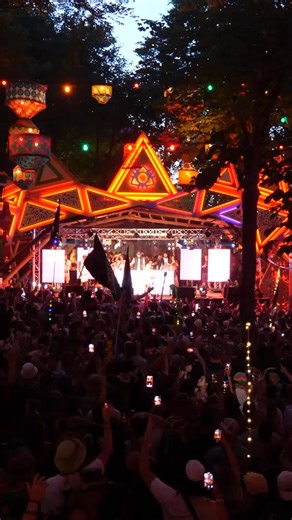 Goosebumps everytime 🤯 Emily Makis with the 'Never Too Old (Friction Remix)' 🔥 Watch her full set with Deadline from Shogun Sessions x Boomtown 2025 on our YouTube now! https://youtu.be/ssA2KI_27eQ?si=rNEayipUL5v6IuiV | Shogun Audio