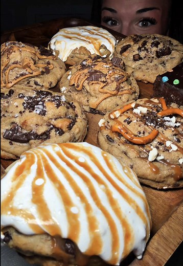 Bakery-Style Cookies from Mr. Brown Butter | Cookie Mukbang