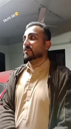 Exploring the Charismatic Presence of Mufti SB