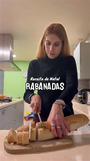 LIFESTYLE |FIT |RECIPES|TRAVEL on Instagram: "Rabanadas🥞.Tenho várias versões no reels. Esta é + uma. Como fazes as tuas? 🫣 #receitascarolgs #rabanada #rabanadas #rabanadasdenatal #receitadenatal"