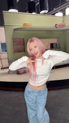 𝘛𝘢𝘬𝘦 𝘮𝘦 𝘵𝘩𝘦𝘳𝘦 𝘭𝘪𝘬𝘦 𝘵𝘩𝘢𝘵 🌀💫 #ITZY #YEJI #예지 #ITZY_Motto #MottoChallenge