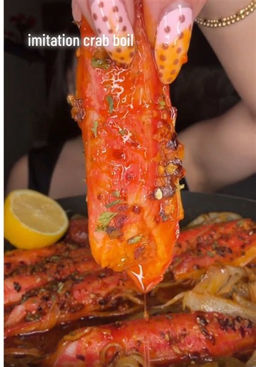 Viral crab seafood boil 🦀 IB: @aliviadonai so soO00 GOOD OMG- the onions, jalapeños, crab, lemon- and so salty I need a nap 😴 #seafoodboil #mukbang #crab #eatingshow #seafood