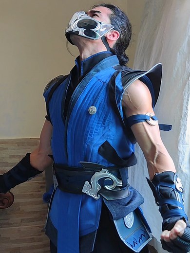 Sub Zero Cosplay: Mortal Kombat Transformation