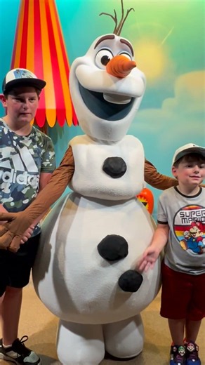Meeting Olaf From Frozen Meet & Greet in Hollywood Studios at Disney World