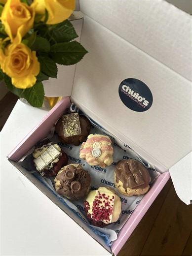 VALENTINE’S POSTALS 💌💋 This is your reminder that your last chance to pre-order our Valentine’s stuffed cookie box is THIS Wednesday 11th February ⏰ Pre-ordering online is the only way to secure all our Valentine’s flavours! We won’t have the full lineup in shops 👀 Follow the link in our bio to order yours now!!! ✉️ DELIVERY Boxes will leave our bakery on Thursday 12th February via Royal Mail Tracked 24 🏠 COLLECTION Collect from our Glasgow or Edinburgh shop on 13th, 14th or 15th February Th