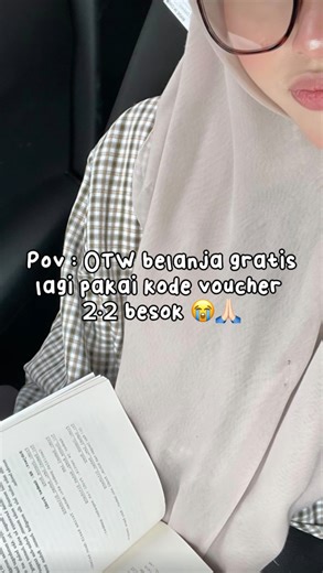 Promo Receh Shopee 🌹 on Instagram: "2.2 besok otw jadi beban kurir lagi 😭 Kode lainnya? cek bio @checkout.diskonan 🫶🏻 Atau kamu komen “Mau Kode” nanti mimin kirim lewat dm caranya! 🫶🏻 . #racunshopee #kodevouchershopee #diskonshopee #belanjahemat #fypシ"