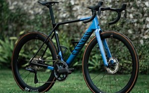 全新 CANYON ULTIMATE 高性能爬坡车！